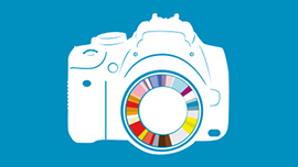Kamera mit Gründungswoche-Logo auf Objektiv; Link zur Seite des Fotowettbewerb